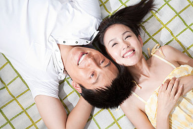两个老头疯狂吃奶头玩奶,《奶头乐园》奇趣玩法引热议-1