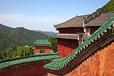 美女裸奔,白领裸奔引热议，心理健康需关注-3