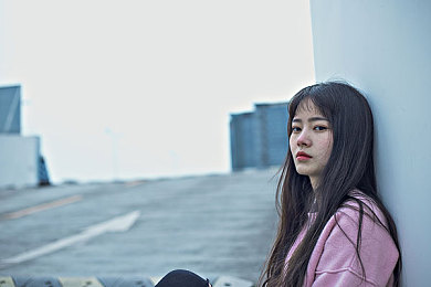 男人的JI8怼进女人的JI8里,街头惊现不雅举动，道德底线何在？-4