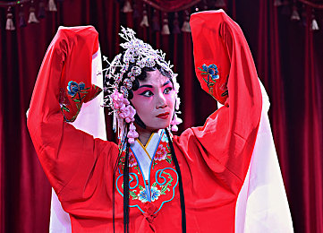 美女裸体和男人软件,奇幻大陆冒险，美女相伴，勇闯宝藏之旅-2