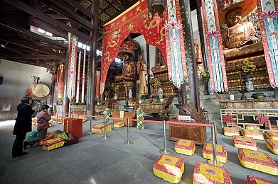 揉我胸 啊 嗯～下面出水,视频引发争议，隐私与道德谁来守护？-3
