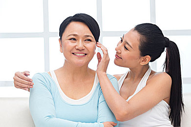美女露乳头软件,惊曝：不良App竟公然传播低俗内容-3