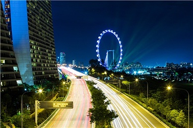 《情欲电车》日本,东京地铁情感之旅，揭秘都市人内心世界-1