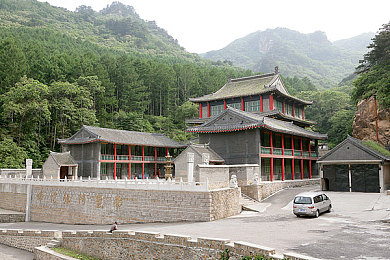 欧美小伙与老太做爰视频,网络惊现不雅视频，引发社会关注-1