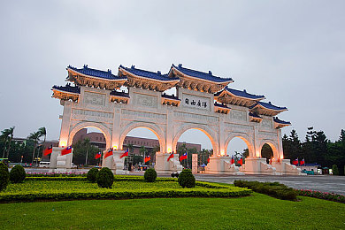 黄色大片aa,现实题材影片引热议，探索人性挣扎与成长-3