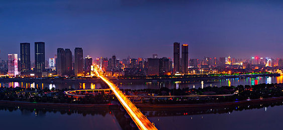 将界2第3集酒店打扑克的剧情简介,扑克大战揭秘，命运英雄诞生？-2