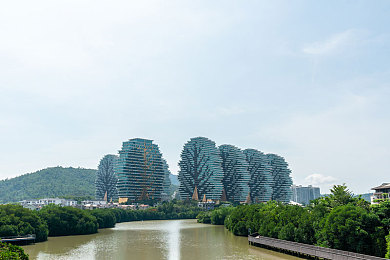 孙悟空变水龙头让大乔,魔术师大乔变孙悟空水龙头，创意表演引热议-3