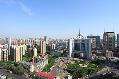 美女露出奶头无遮挡扒开尿口,商场奇闻：女子乳房痛当众裸露引围观-3