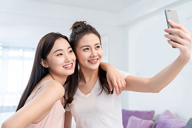 51抖音风反差婊弹力摇,抖音新潮流：反差魅力舞动风潮-5