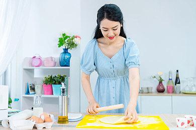 美女露出尿眼和奶头,户外意外曝光，隐私保护引热议-4
