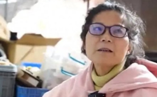 大学老师卖房救助流浪狗20年：值得！愿与狗一起变老