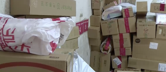 没养狗却偷走“二哈”口粮 六旬老汉:以为是大米