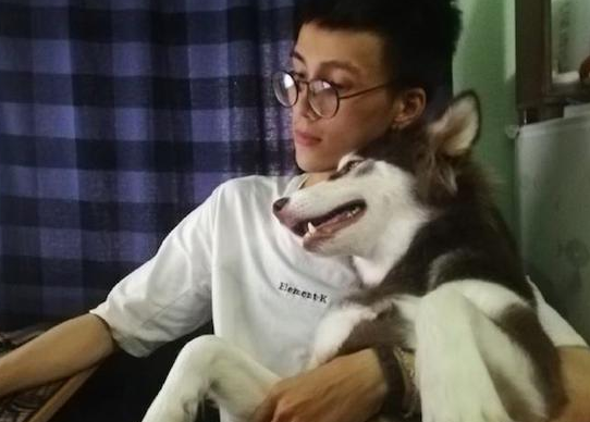 网友将哈士奇寄养在男友家，看到抱在一起