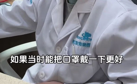 狗狗窜稀喷了医生一身粑粑？医生：好宝宝，还知道躲开主人喷！